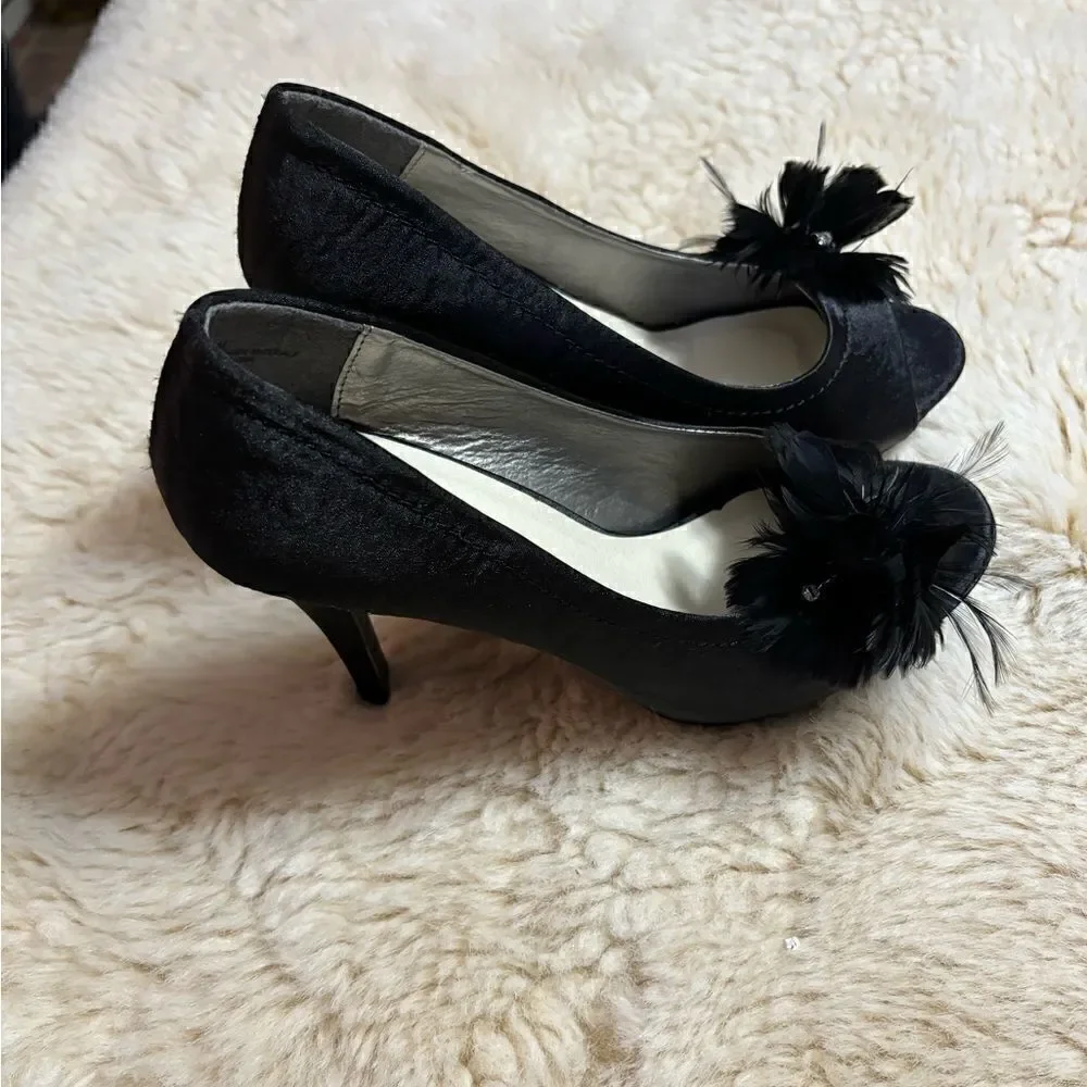 Dolce by Mojo Moxy Black San Diego Peep Toe Heels with Feather Detail size 8.5